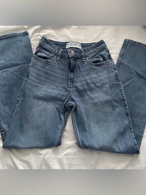Hollister Women's Light Blue High-Rise Jeans